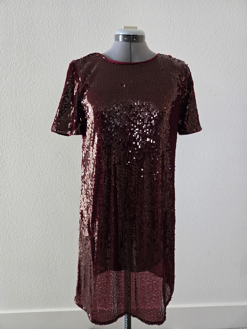 Nine West Merlot Fully Sequin, Lined Dress W/Bow Tied Back Closure
